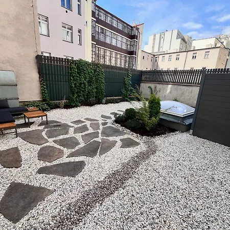 New City Centre Garden Apartment - Central Location Prague Exterior photo
